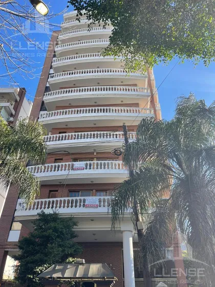 Departamento Piso 4 Ambientes Con 2 Cocheras Y Baulera En Alquiler - Quilmes Centro