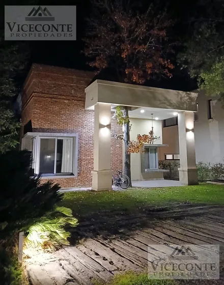 Casa 320 M2, Golf Chascomús Country Club, Chascomús, Provincia De Buenos Aires.