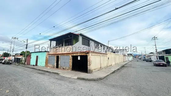 Diana Blanco Vende Amplia Y Cómoda Casa De Dos Niveles En Centro De Barquisimeto, Cómodas Habitaciones, Cerco Eléctrico, Sin Cortes De Luz.