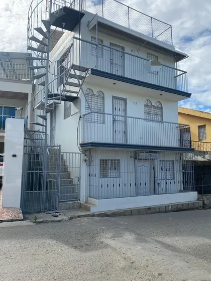 Edificio De 3 Niveles Ubicación En El Reparto Peralta, Stg.