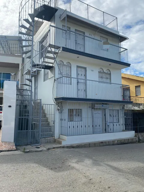 Edificio De 3 Niveles Ubicación En El Reparto Peralta, Stg.