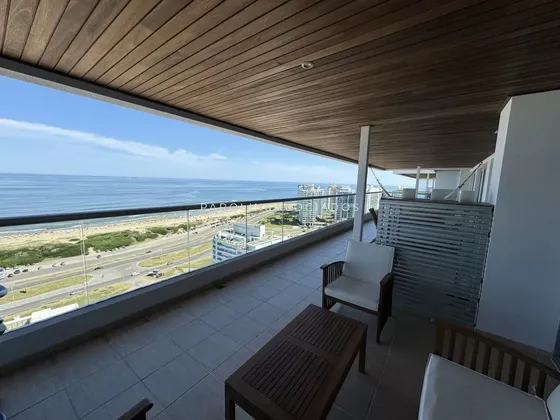 Apartamento En Venta De 3 Dormitorios Con Vista Al Mar En Icon Tower, Punta Del Este