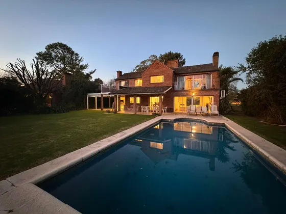 Venta Casa De 5 Ambientes En Country Club Los Cardales
