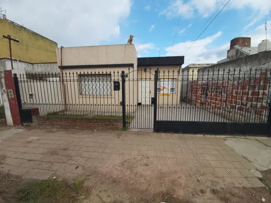 Apta Credito Hermosa Casa A 300mtrs Estacion Jose C Paz Calle Rivadavia 945