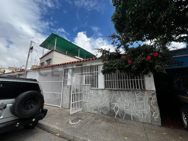 Gran Oportunidad Casa De Uso Comercial O Residencial A Remodelar En Los Rosales