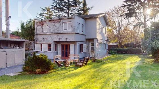 Casa De 4 Dormitorios Con Pileta En Venta En City Bell