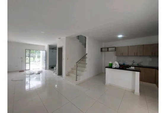 Casa En Venta De Dos Pisos Cerca Al Cc Nuestro
