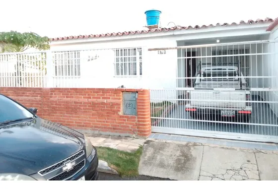 En Venta Casa En Urb Monteserino, Cerca De Av  Don Julio Centeno, San Diego. L.m