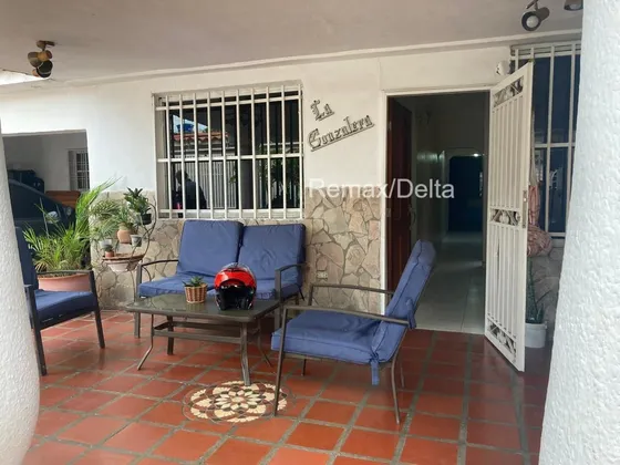 Venta Casa En Urb. Castillejo Conjunto Res El Torreón Con Anexo Totalmente Amueblada