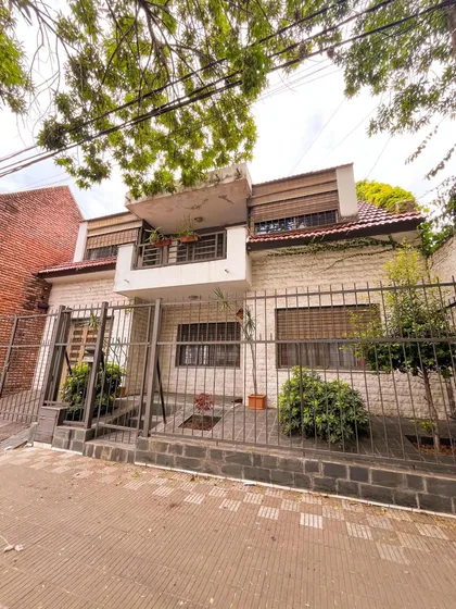 Venta Casa 4 Dormitorios Y Cochera. 
