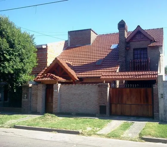 Oportunidad Venta Casa De 6 Ambientes Con Detalles De Catego