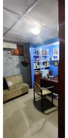 Oficina En Venta, Zona Alto Trafico 2 Locales Apartamentos, Deposito,