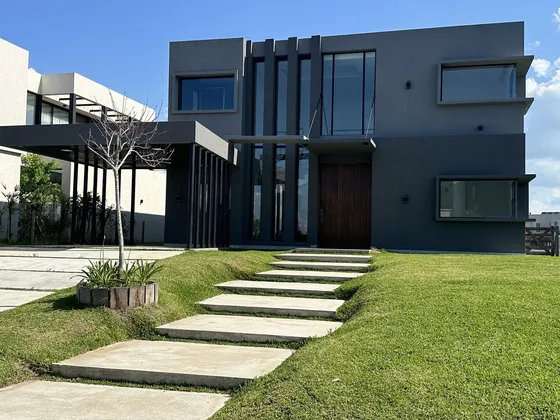 Casa En  Venta Barrio Costas Puertos Escobar