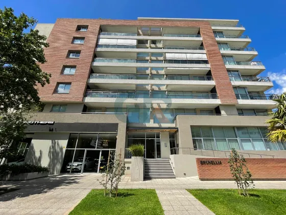 Hermoso Departamento En Venta En Edificio De Categoria Brunellia, Fragio 200, Ituzaingo