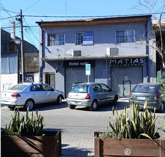 Venta En Los Polvorines - 2 Deptos + 2 Locales