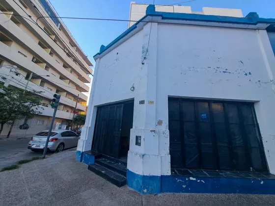 Oportunidad Local En  Venta. Ubicado Sobre Esquina En  Barrio San Martin.