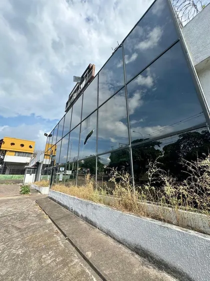 Local En La Avenida Cuatricentenaria En Venta 
