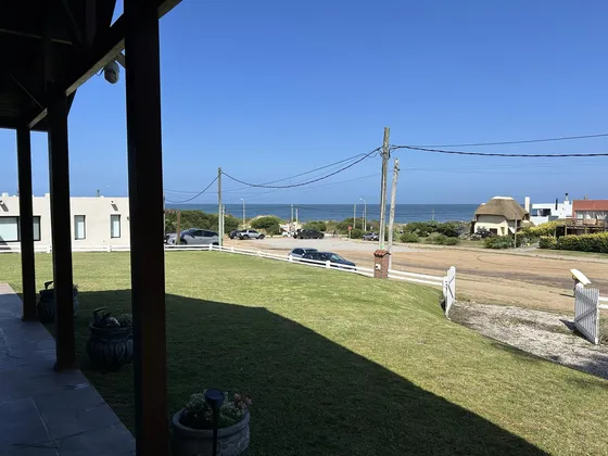 Venta De Casa De 3 Dormitorios En Punta Colorada, Maldonado - Vista Al Mar!
