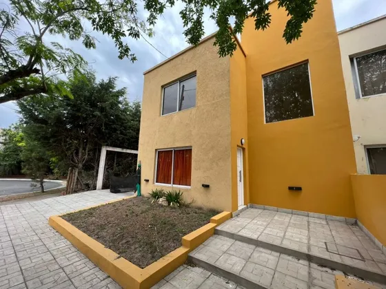 Casa 4 Ambientes En Venta. Apta Crédito. Acepta Permuta 