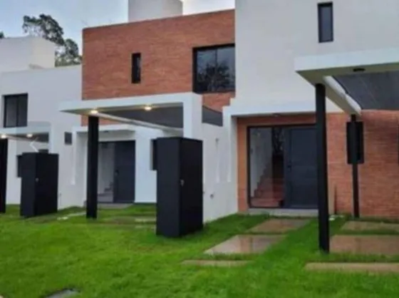 Duplex Casi A Estrenar Villa Rivera Indarte Complejo Cerrado