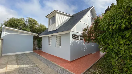 Casa En Venta De 3 Dorm. En Bahía Mansa