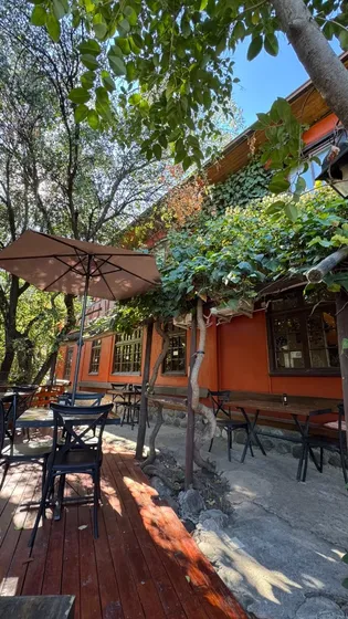 Hotel Restaurant Spa Con Trayectoria En El Cajón Del Maipo