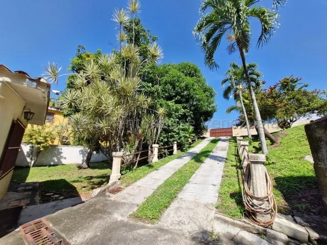 Gbf 25-2823 Vendo Encantadora Casa Con Terreno Barrio Sucre Oportunidad Única Llame Ya.