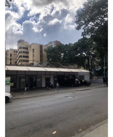Terreno Comercial En El Paraiso De 1.730m2 Con 2 Locales De 455m2