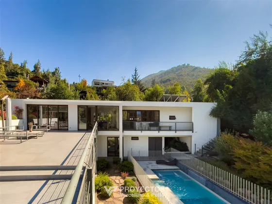 Casa En Venta De 5 Dorm. En Lo Barnechea