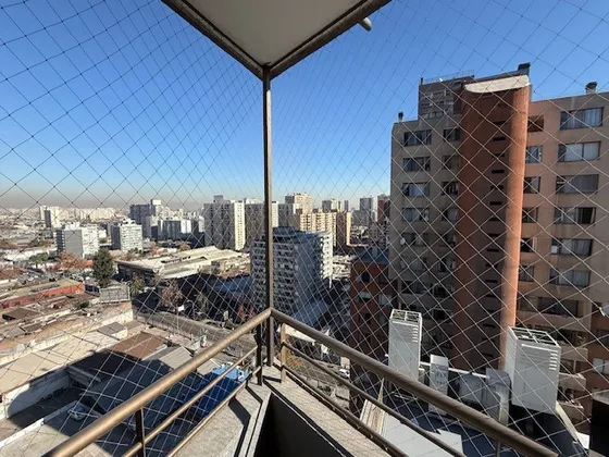 Departamento Cercano A Metro Santa Lucía Con Estacionamiento