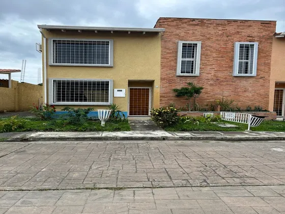 Cr Vende Townhouse En Urb. La Campiña, Res Victoria Villas, Naguanagua