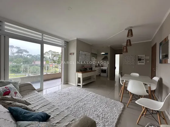 Departamento En Venta De 1 Dormitorio En Playa Mansa, Punta Del Este