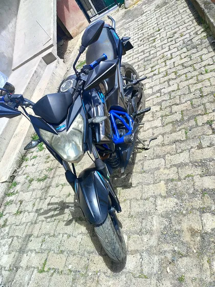 Moto Cr5 200 En Excelente Estado De Motor, Chasis Y Estética