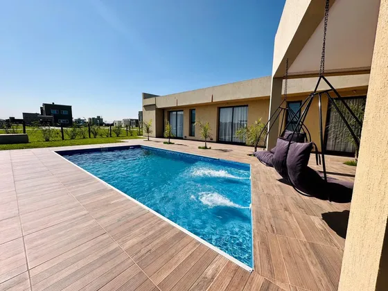 Casa  En Venta En Barrio Privado La Alameda, Canning