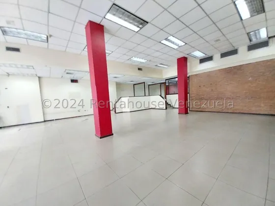 Jip 25-1610. Rent-a-house Vende Edificio Comercial De 2268mts2, 2 Locales Comerciales, 15 Oficinas Y 17 Baños. Zona Centro De Maracay, Aragua.
