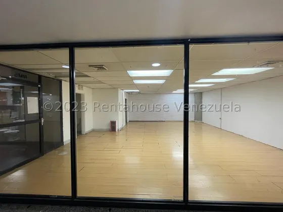 Venta De Local \ Los Samanes   Mg  5-3563