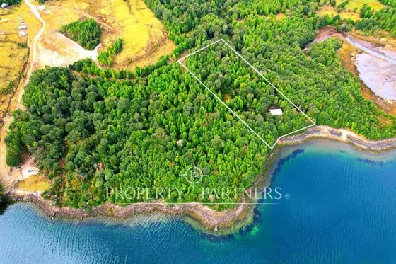 Patagonia, 1ha Con Construcción Orilla Fiordo Puyu...