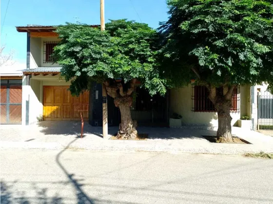 Excelente Casa A La Venta En B°güemes Tunuyán