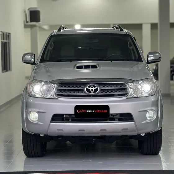 Toyota Sw4 3.0 Srv 7l 4x4 Aut. 5p
