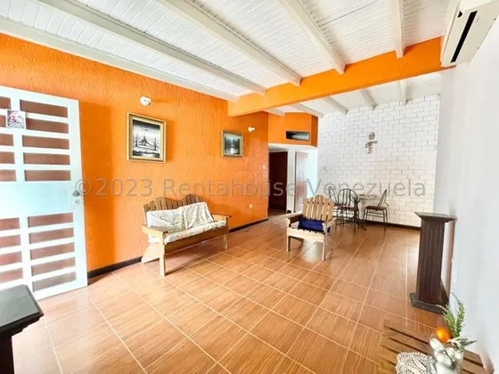 Naudy Escalona Asesor Inmobiliario De Rentahouse Vende Amplia Casa En La Piedad Norte Cabudare 
