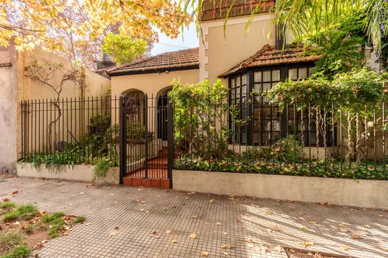 Divina Casa En San Isidro Con Todas Las Comodidades Y Patio.