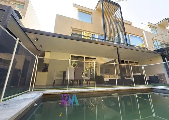 Casa En Venta De 4 Dorm. En Peñalolén