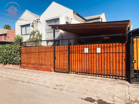Casa En Venta De 4 Dorm. En Puente Alto