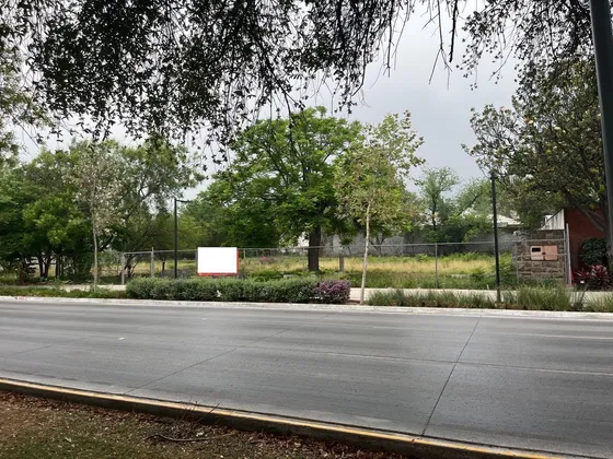 Terreno Comercial En Renta En Cal. Del Valle