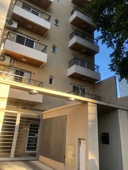 Monoambiente En Alquiler En Caseros, Tres De Febrero, G.b.a. Zona Oeste