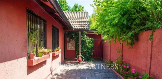 Venta De Acogedora Casa Familiar En Tradicional Co...