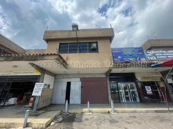 Local En Venta Inm Flor Amarillo Ubicado En Via Principal Con Alto Flujo De Vehículos Y Muy Cercano A Conjunto Residencial. Cuenta Con Area De Despacho , Deposito , Mezzanina. Valencia 24-8210