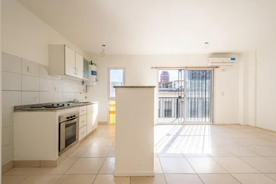 Departamento 3er Piso Luminoso 2amb 1dorm Placar Balcón Cocina Integrada Y Cochera Fija Cubierta