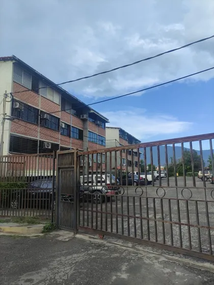 Amplio Apartamento En Conjunto Residencial Terrazas Del Este, Guarenas.