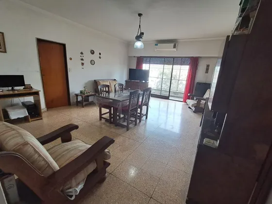 Departamento 3 Amb Al Frente Con Balcon.ref.836